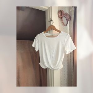 BROOKLYN & BAILEY White Twist Front Crop Too // L